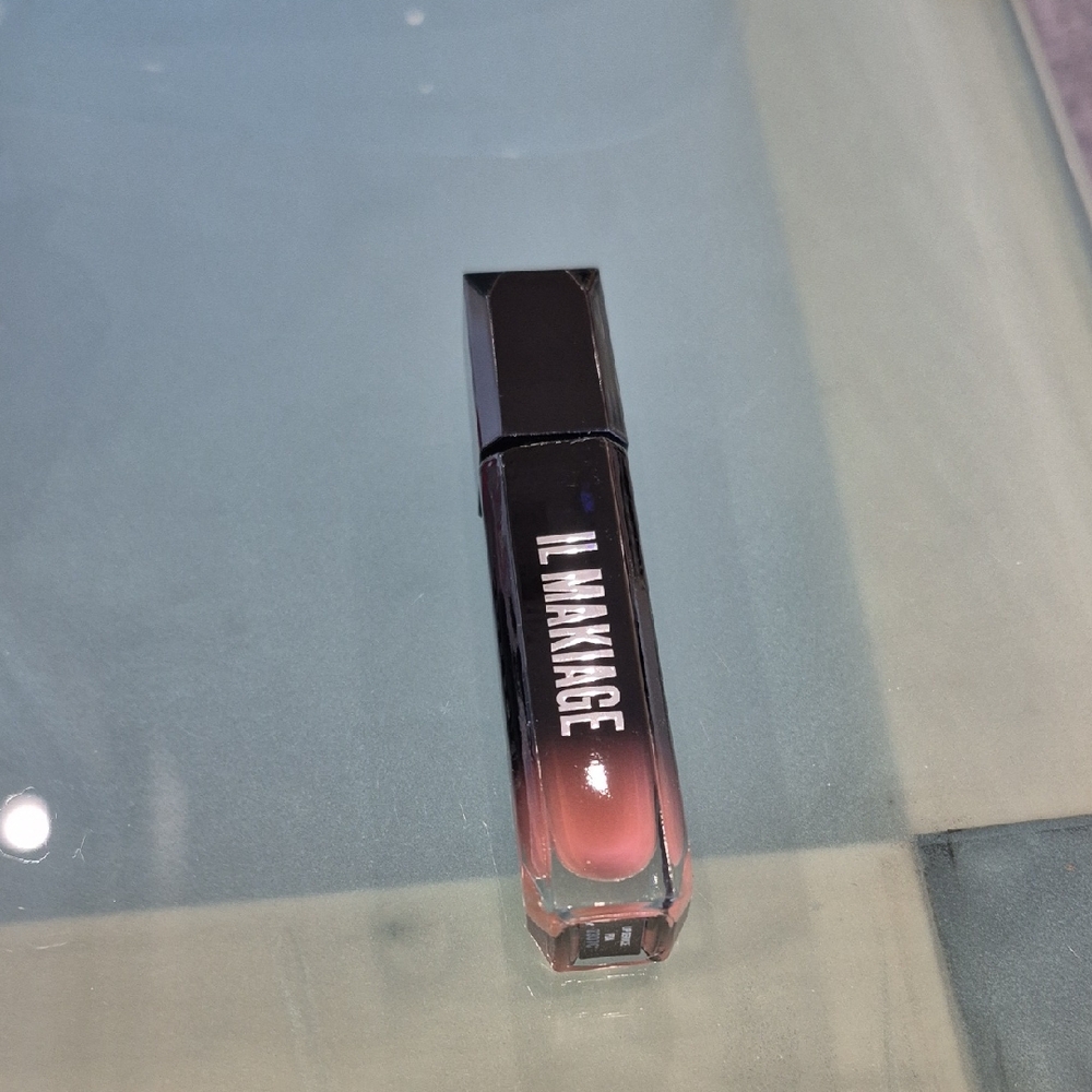 IL MAKIAGE Pink Lip Balm & Gloss for a Glossy Finish